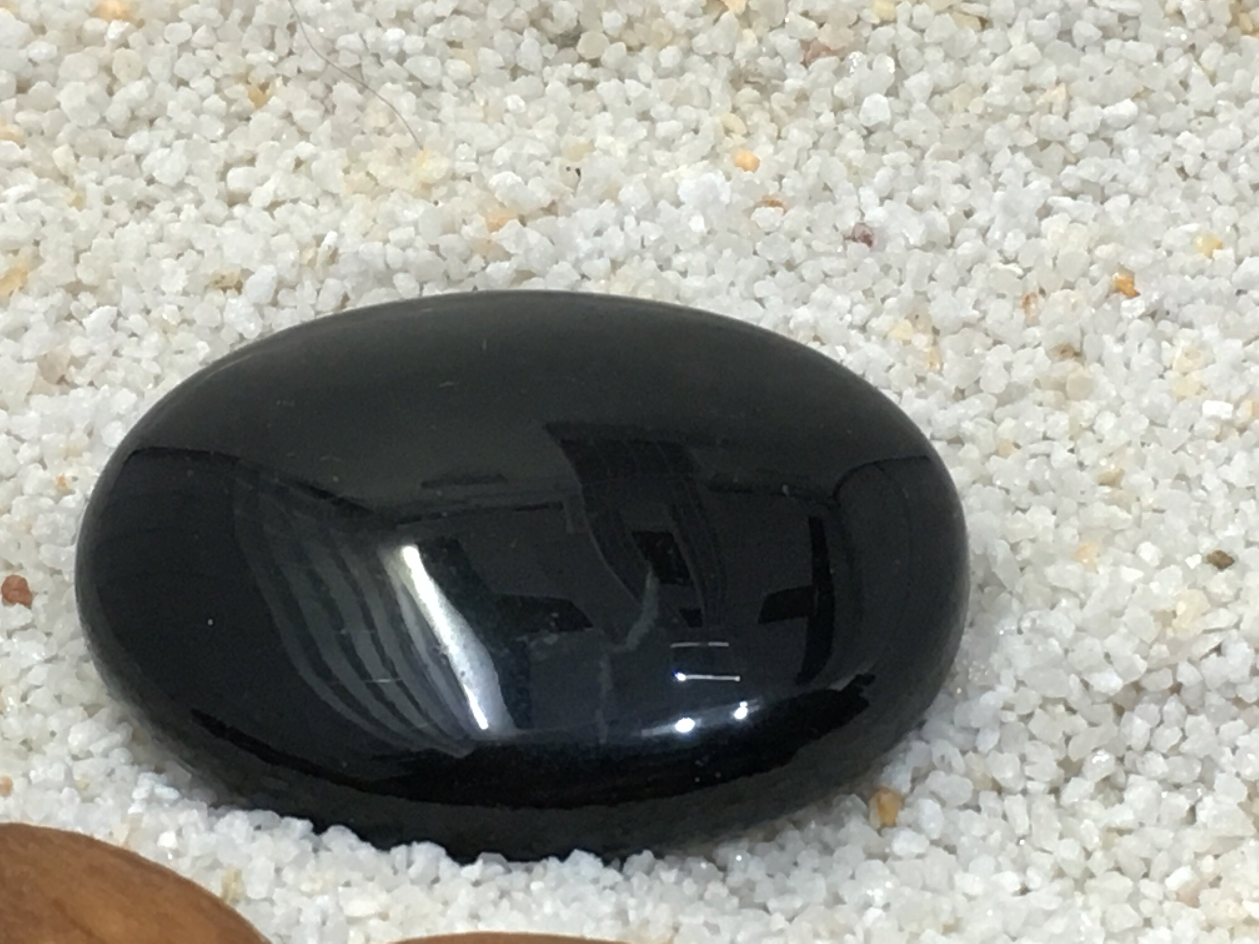 Obsidian Black: Palm