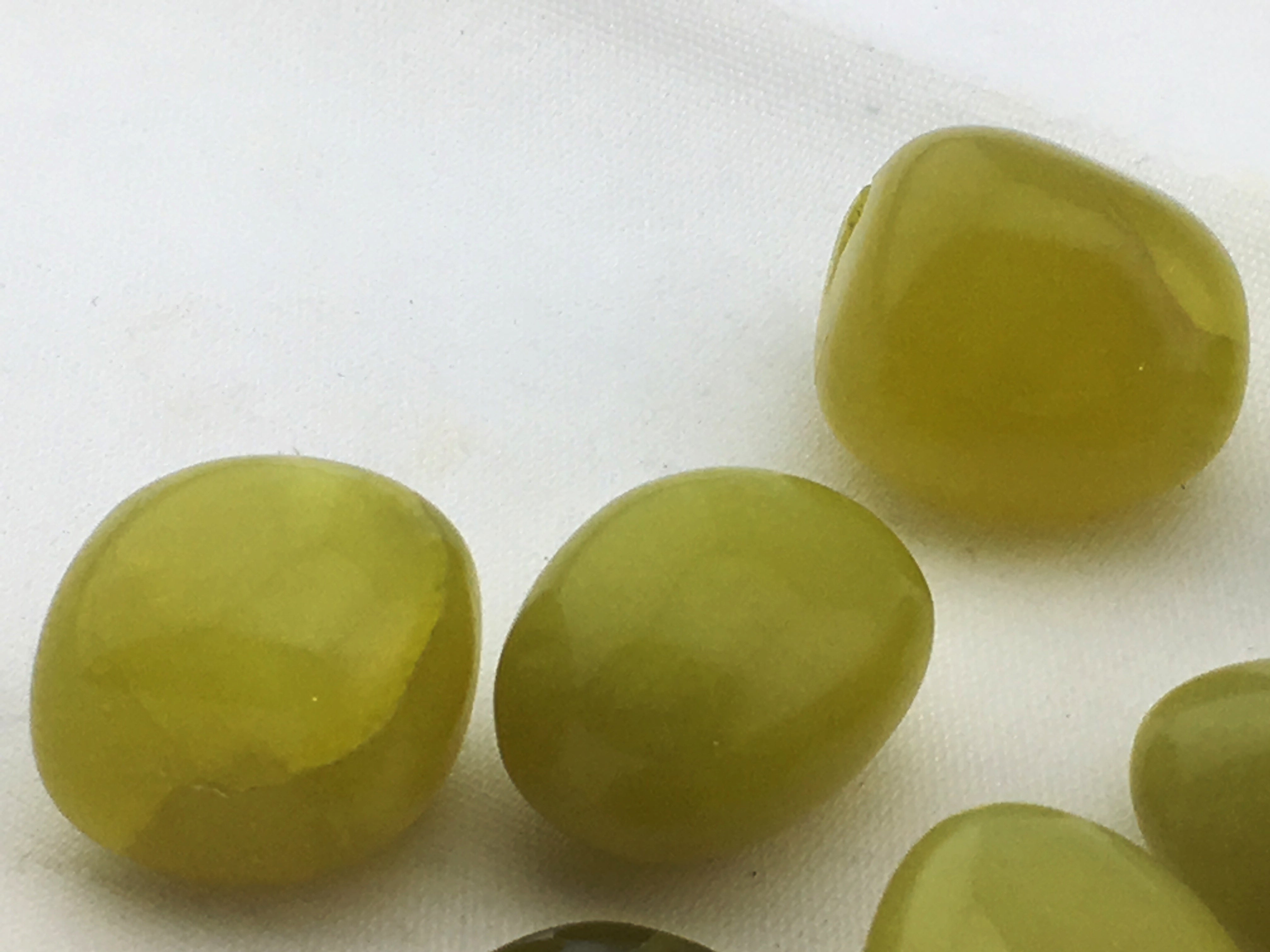 Opal: Green Tumbled (>1.27 cm/>0.5")