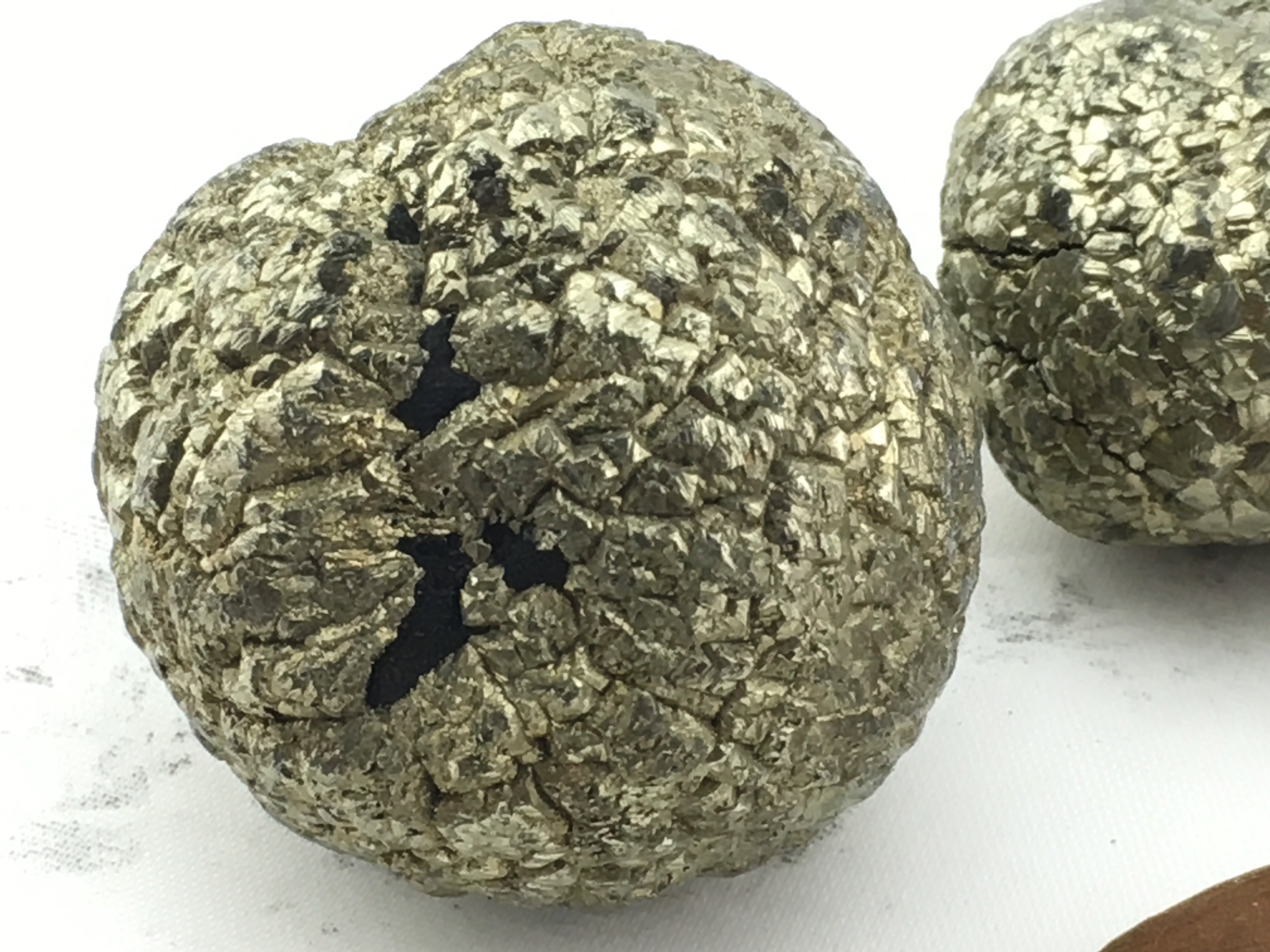 Pyrite: Tumbled (3.81-5.08 cm/1.5-2")