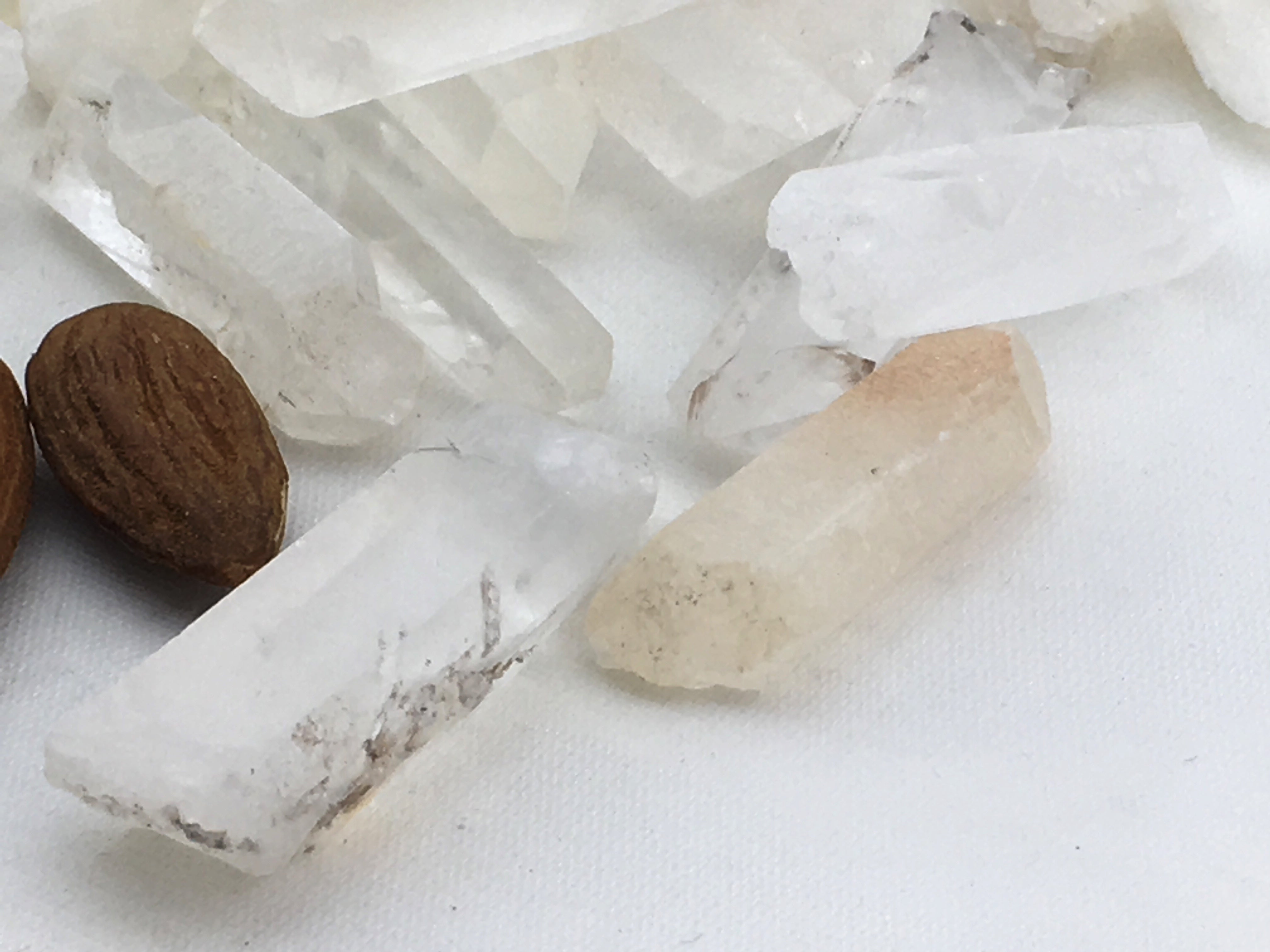 Quartz:  Points (44 pc/ bag) mixed